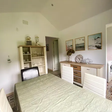 Blue House Pantin, Entre Olas Y Praderas