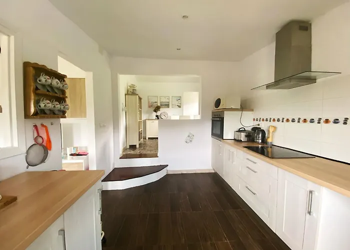 別荘 Blue House Pantin, Entre Olas Y Praderas