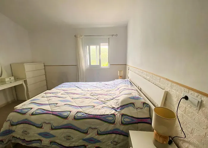 Blue House Pantin, Entre Olas Y Praderas