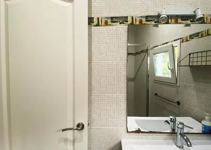 Blue House Pantin, Entre Olas Y Praderas