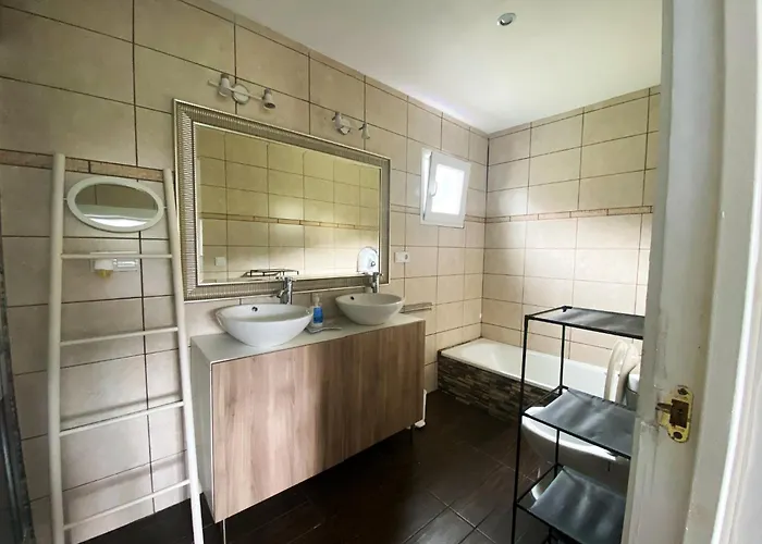 別荘 Blue House Pantin, Entre Olas Y Praderas *