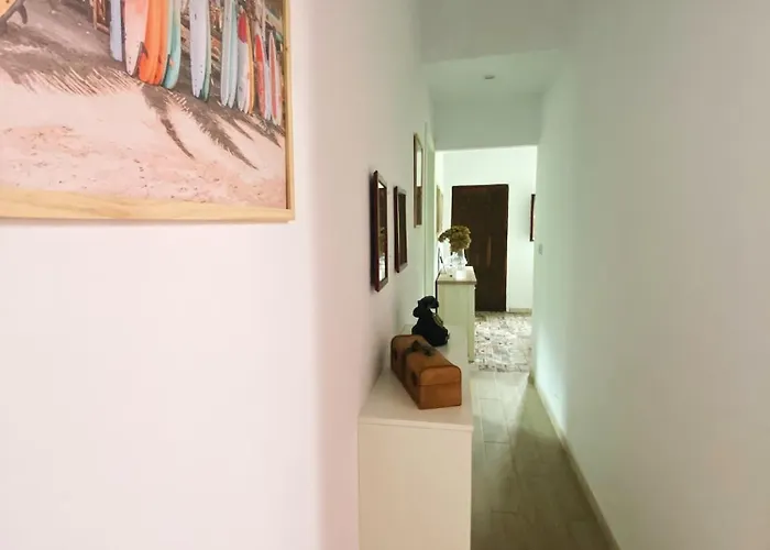 Blue House Pantin, Entre Olas Y Praderas