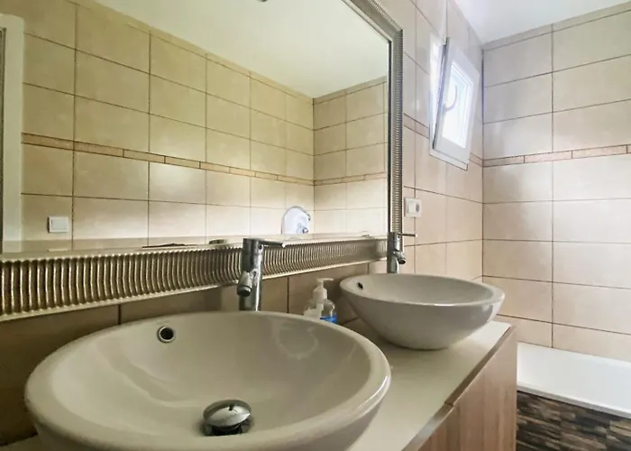 別荘 Blue House Pantin, Entre Olas Y Praderas Pantin